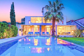  Cretan Mansion with Heated Swimming Pool  Георгиуполи